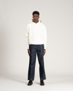 Hoodie Milk -Dress store AW 21 On Model Web Res Heavyweight Hoody 001