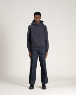 Hoodie Dark Navy -Dress store AW 21 On Model Web Res Heavyweight Hoody 007