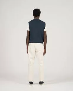 Ivy V-Sweater Vest Navy -Dress store SS22 ON MODEL WEB 110