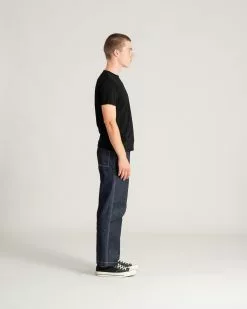 Pocket T-Shirt Coal -Dress store SS22 ON MODEL WEB 288 bfe18341 63ba 4ed9 ac4d 49b97b888869